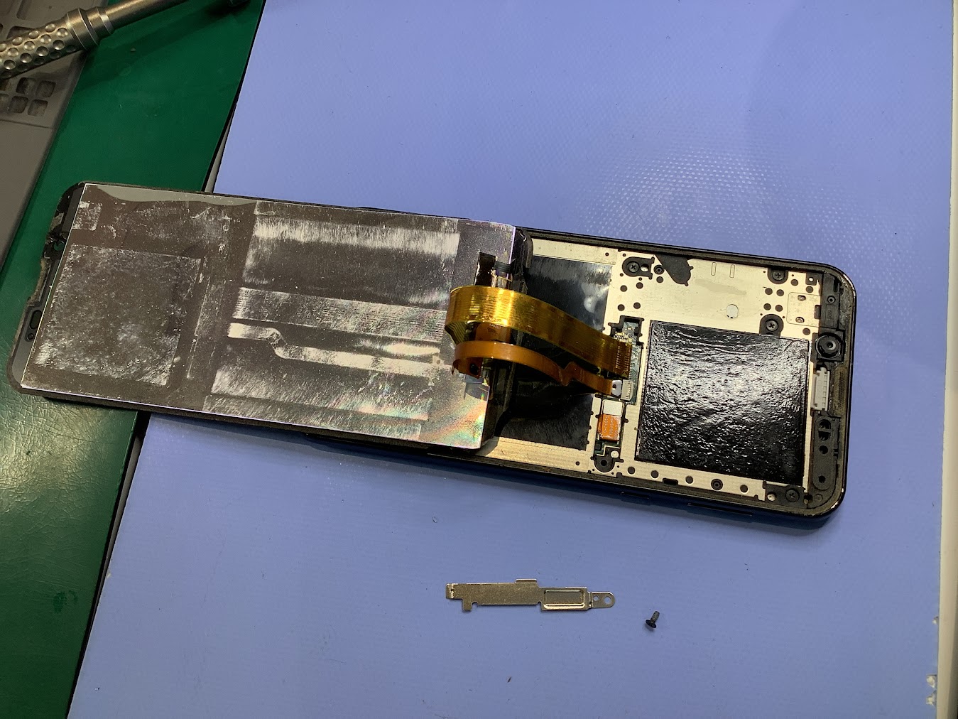 AQUOSsense2のバッテリー交換ならデータをそのまま・最短即日修理のスマホ修理工房町田モディ店へ